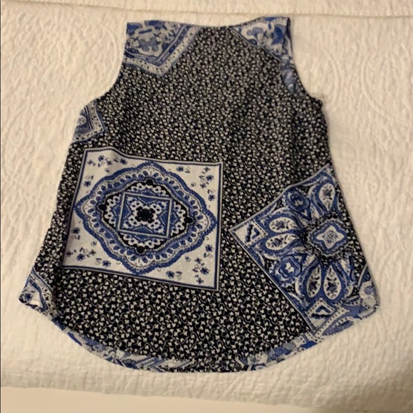 Block Pattern Boho V Neck Tank. - Picture 3 of 3